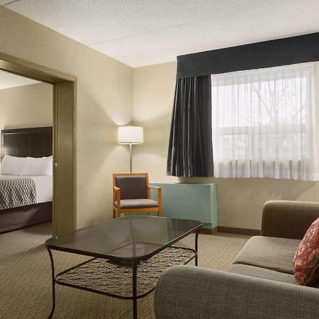 Travelodge By Wyndham Winnipeg East Esterno foto