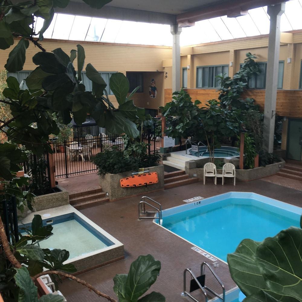 Travelodge By Wyndham Winnipeg East Esterno foto