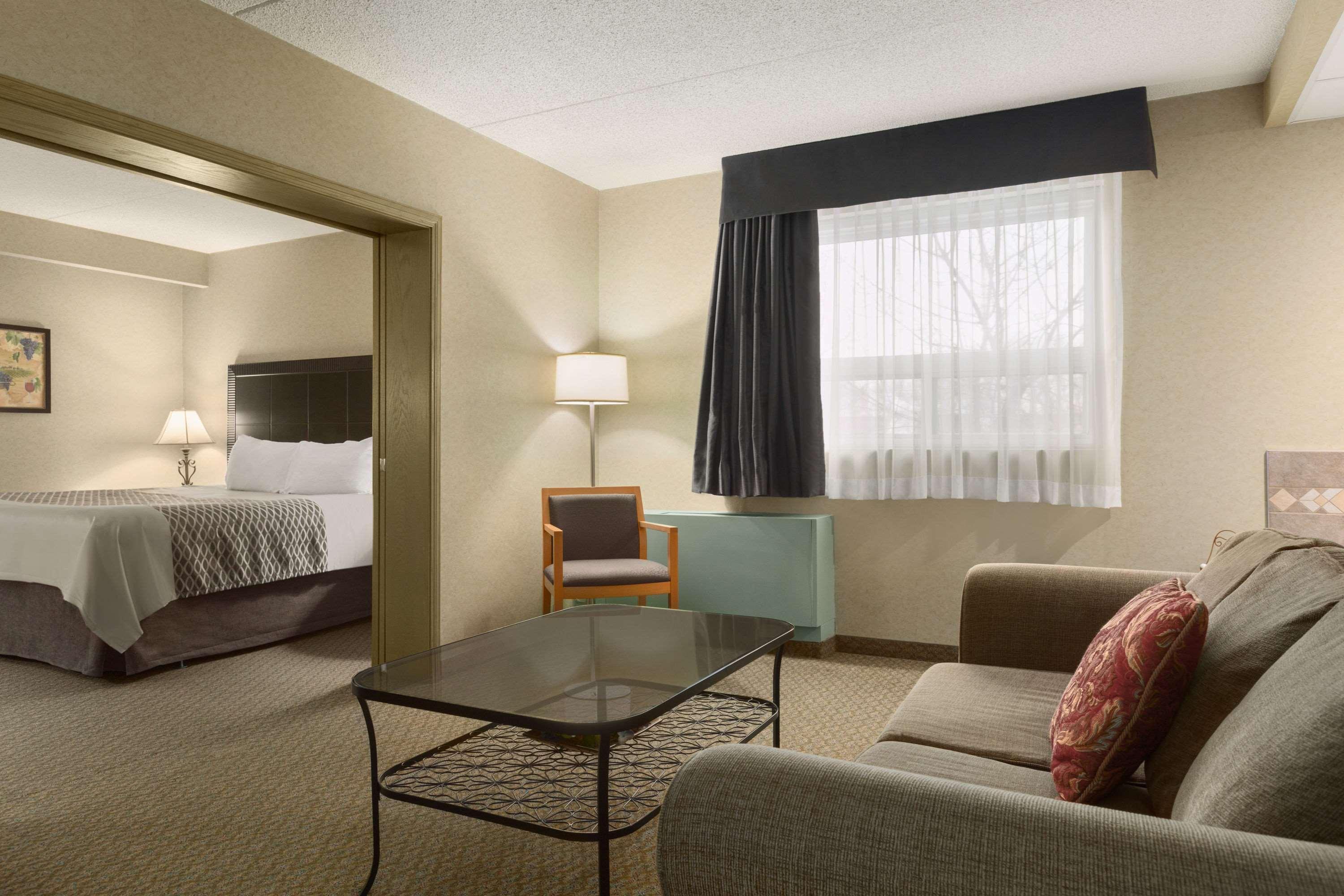 Travelodge By Wyndham Winnipeg East Esterno foto