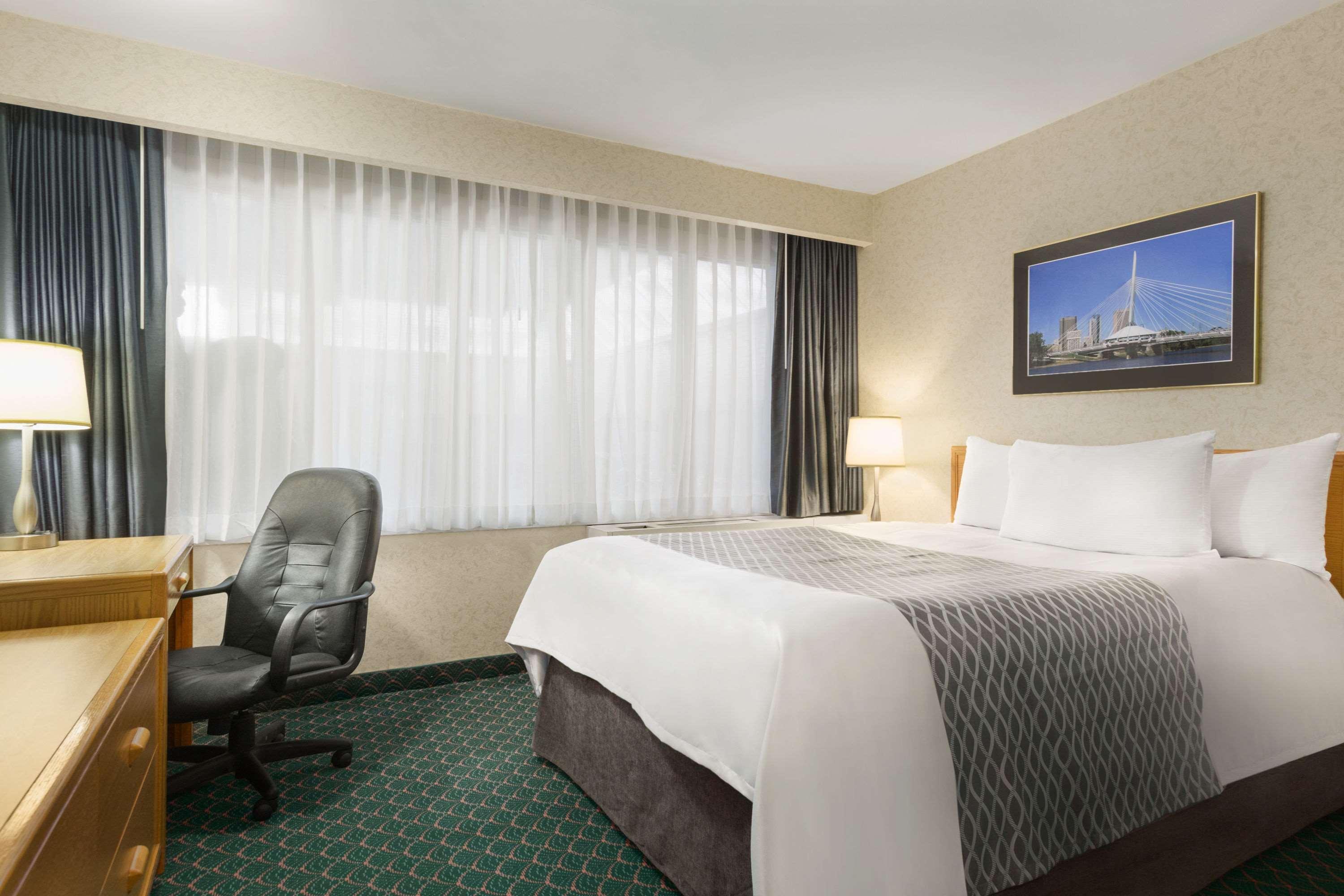 Travelodge By Wyndham Winnipeg East Esterno foto