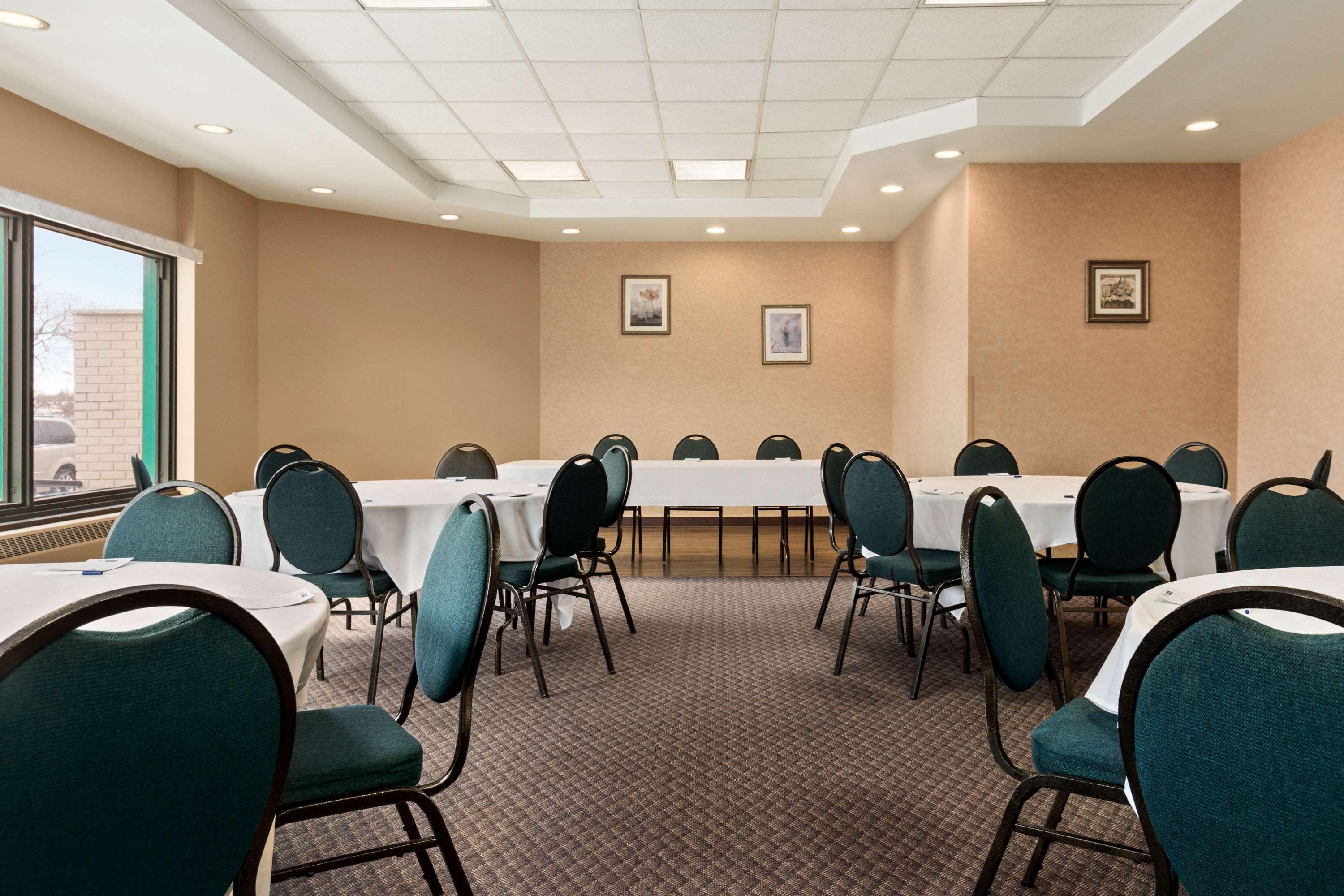 Travelodge By Wyndham Winnipeg East Esterno foto
