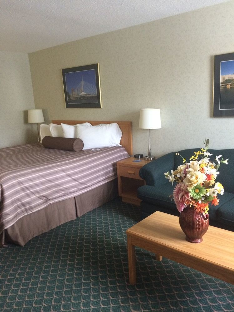 Travelodge By Wyndham Winnipeg East Esterno foto