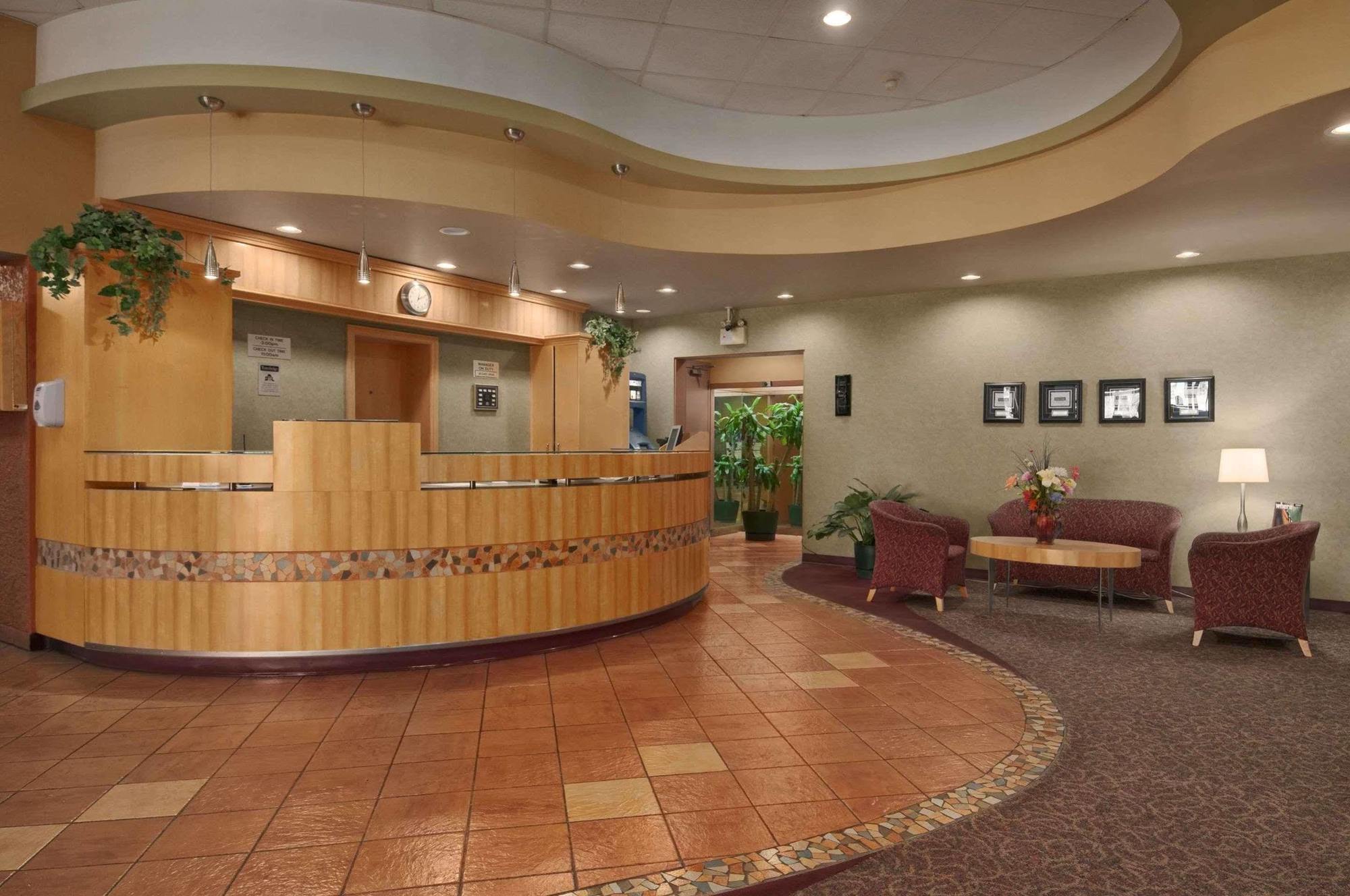 Travelodge By Wyndham Winnipeg East Esterno foto
