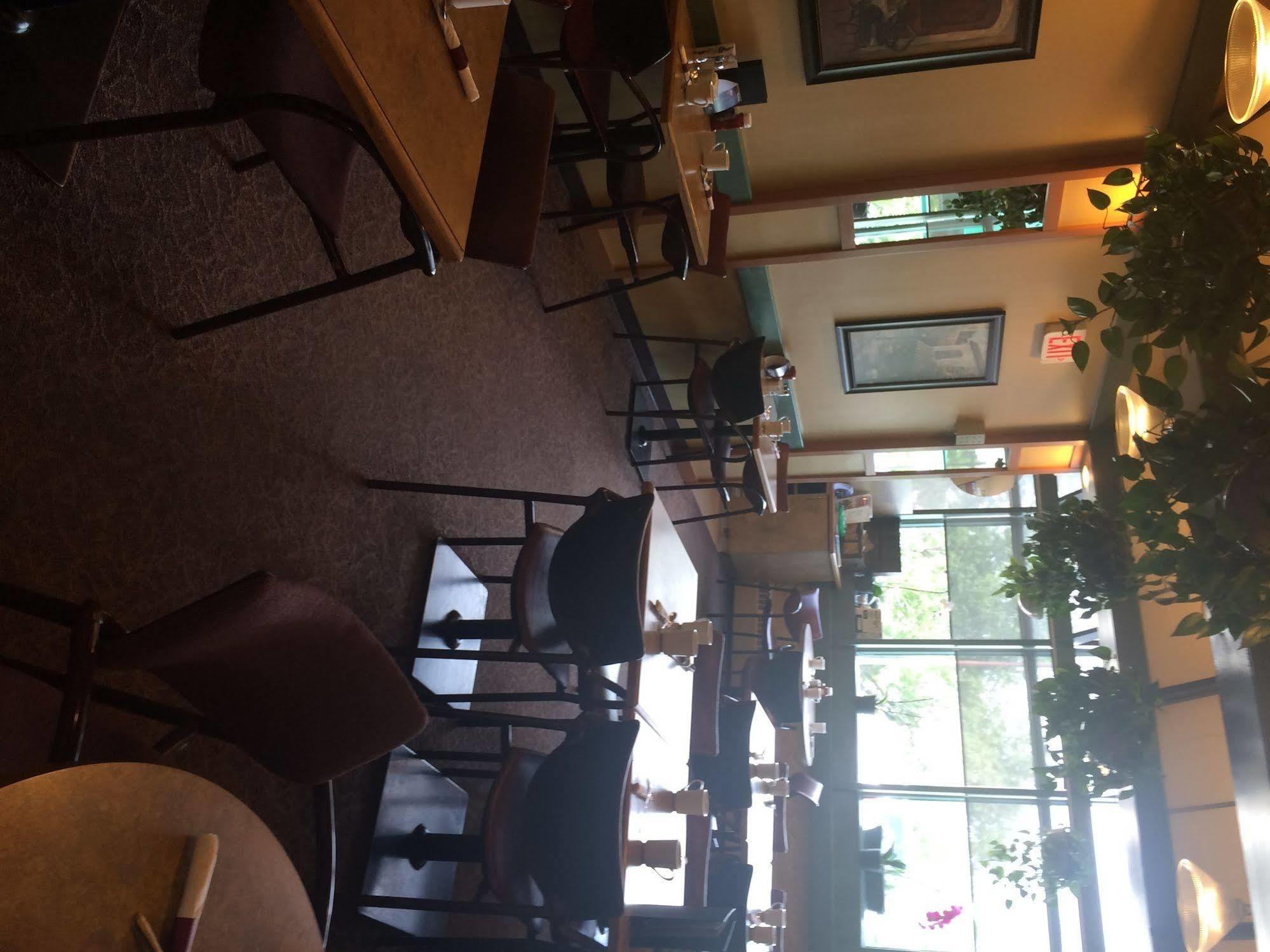 Travelodge By Wyndham Winnipeg East Esterno foto