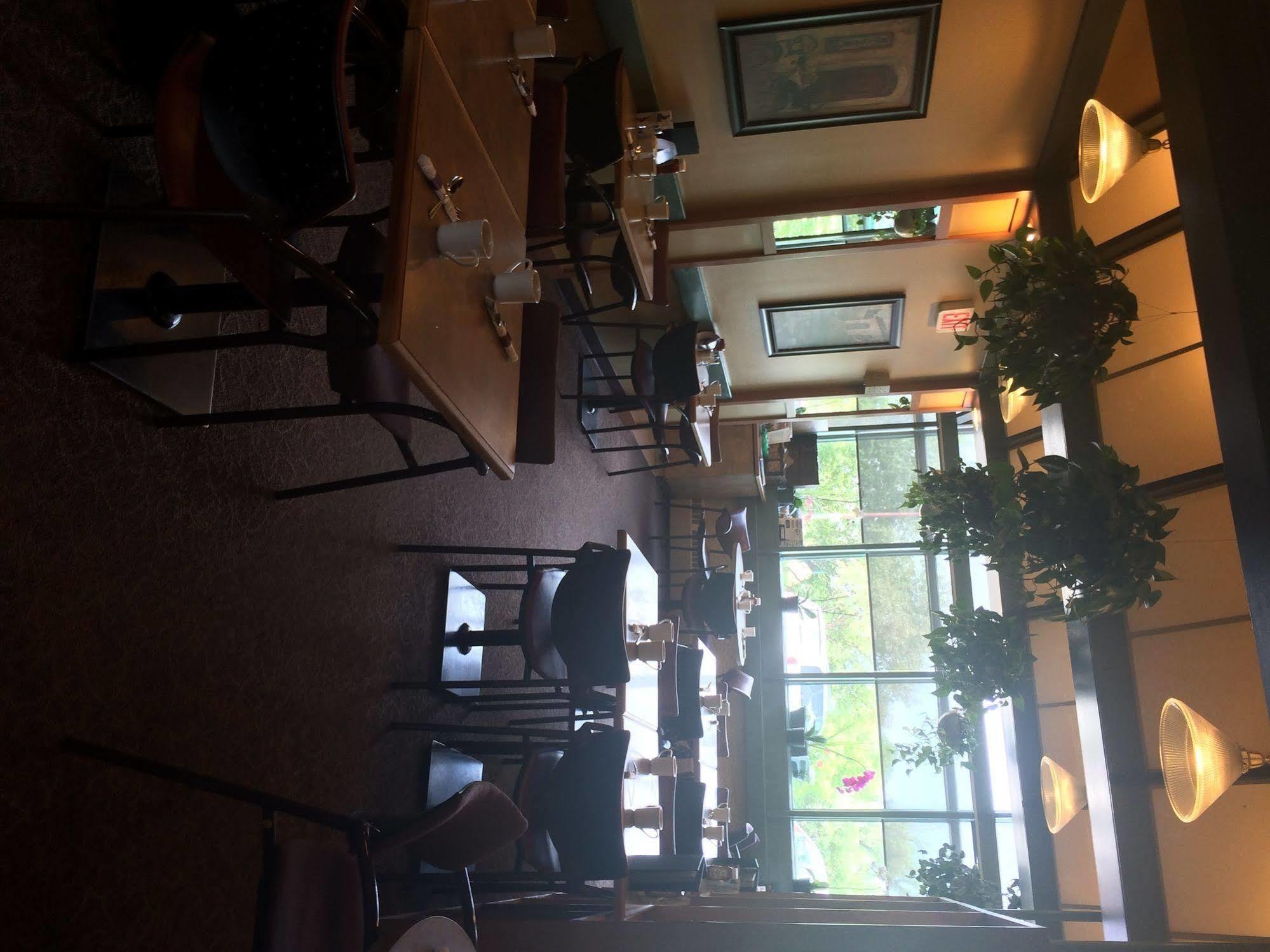 Travelodge By Wyndham Winnipeg East Esterno foto