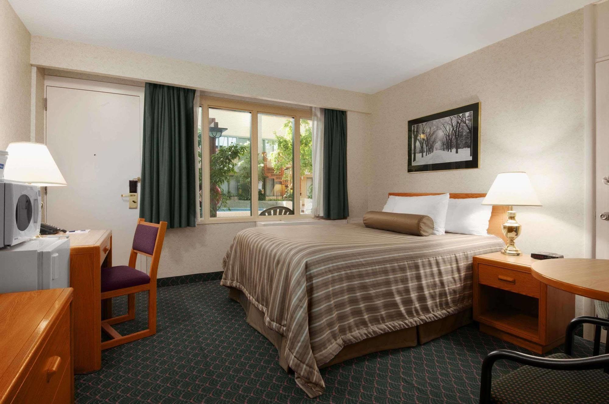 Travelodge By Wyndham Winnipeg East Esterno foto