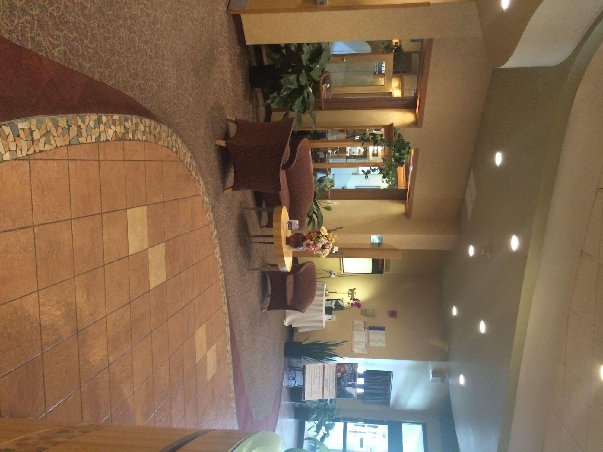 Travelodge By Wyndham Winnipeg East Esterno foto