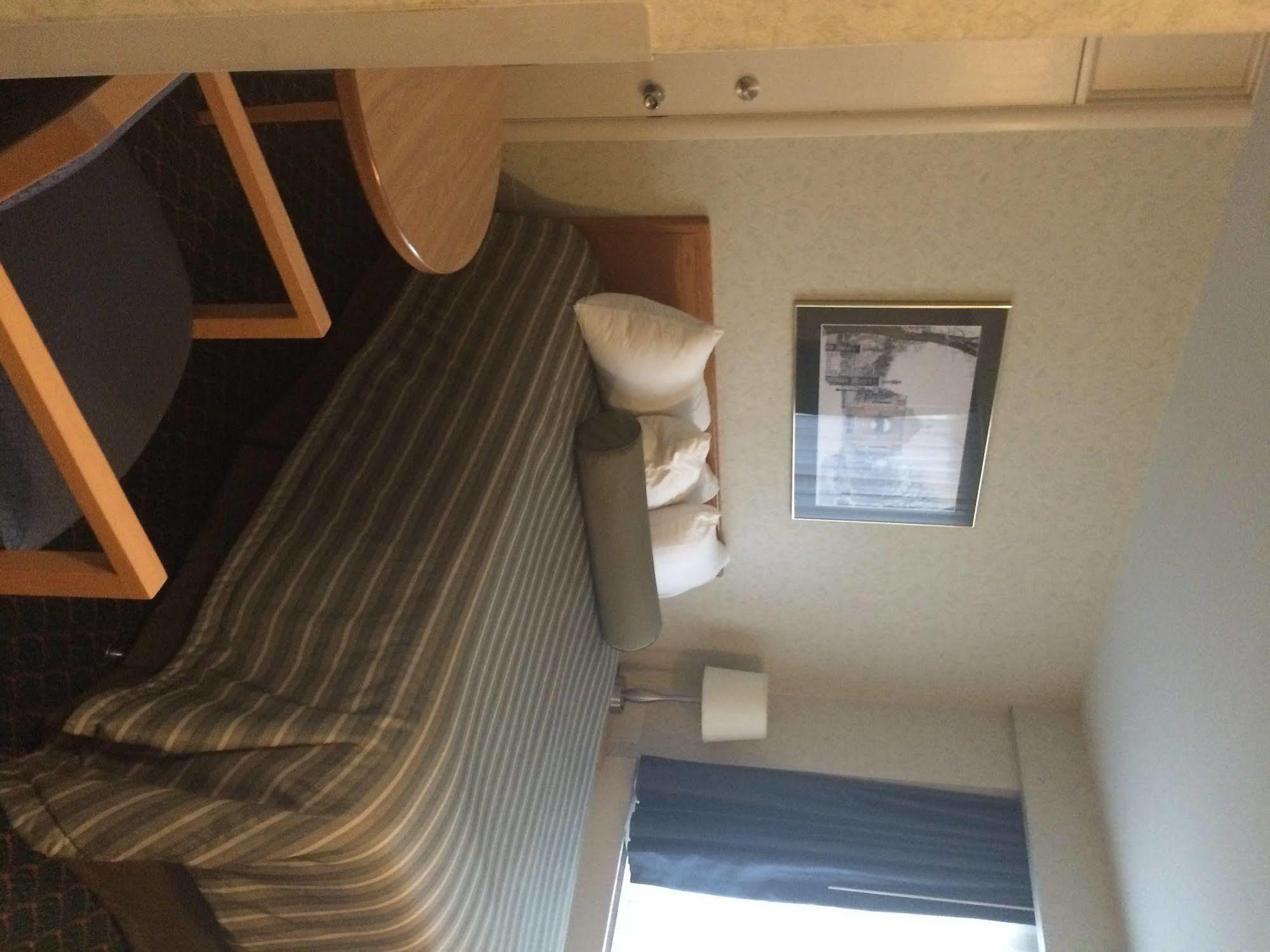 Travelodge By Wyndham Winnipeg East Esterno foto