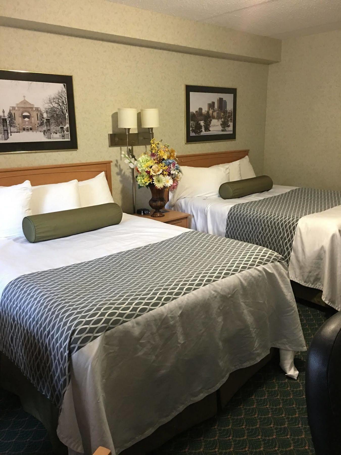 Travelodge By Wyndham Winnipeg East Esterno foto