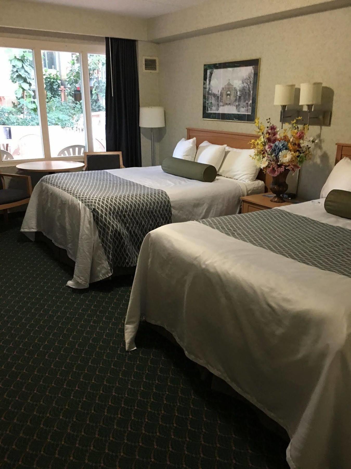 Travelodge By Wyndham Winnipeg East Esterno foto
