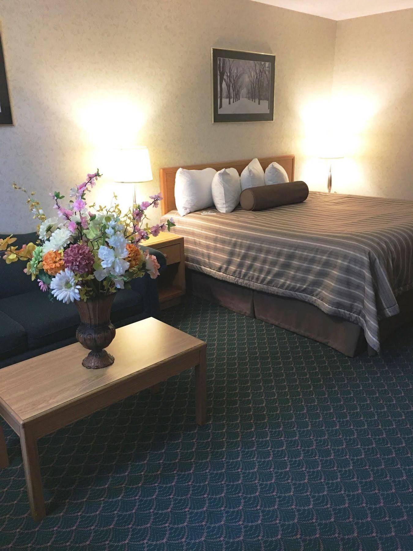 Travelodge By Wyndham Winnipeg East Esterno foto