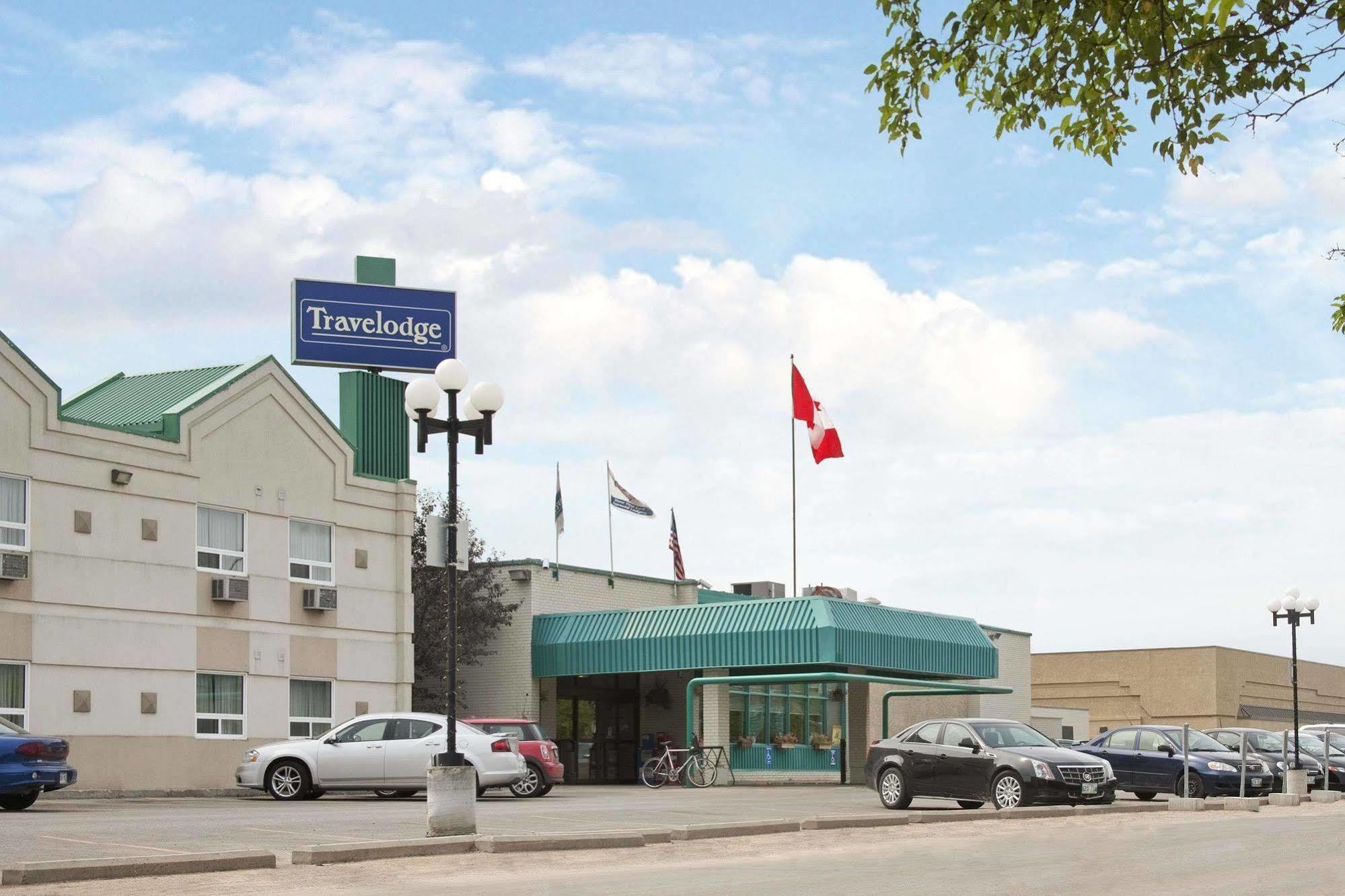 Travelodge By Wyndham Winnipeg East Esterno foto