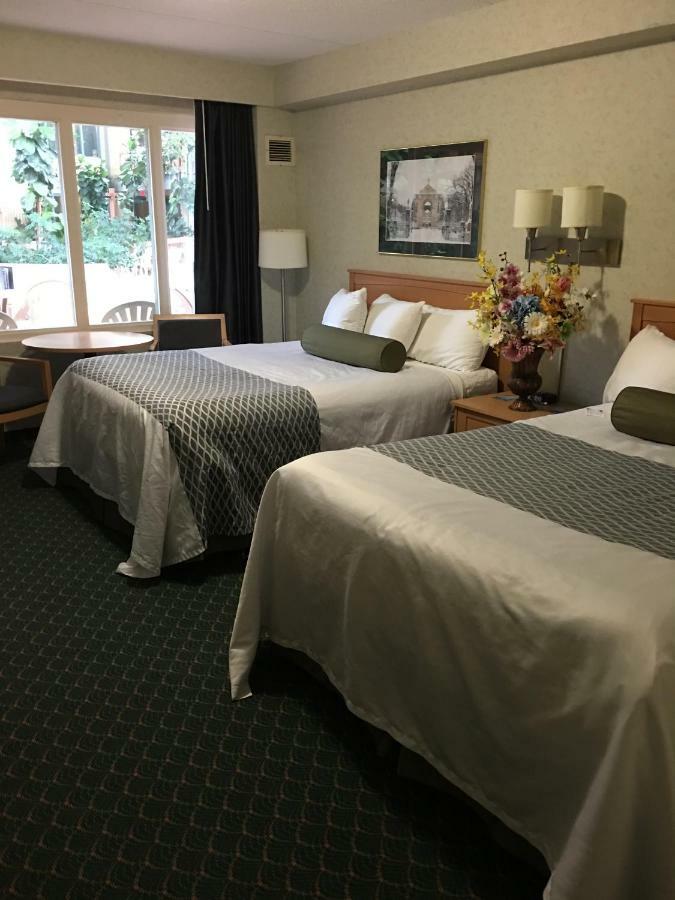 Travelodge By Wyndham Winnipeg East Esterno foto